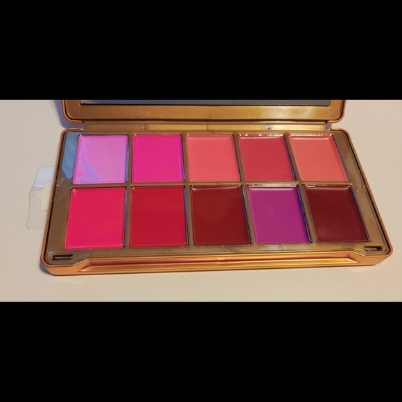 Risqué Beauté - Luscious Lip Kit - Picture 3 of 4